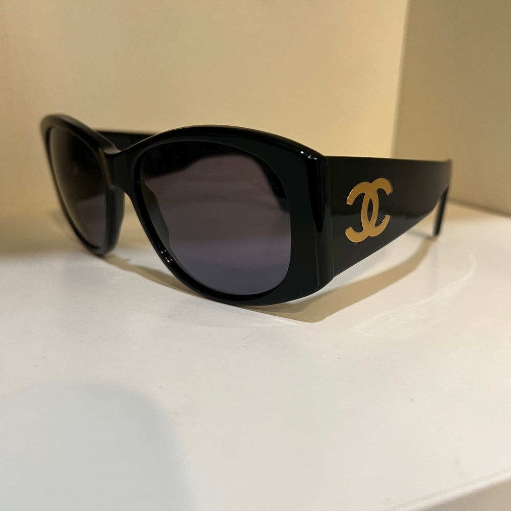 Chanel sunglasses - Picture 3 of 11